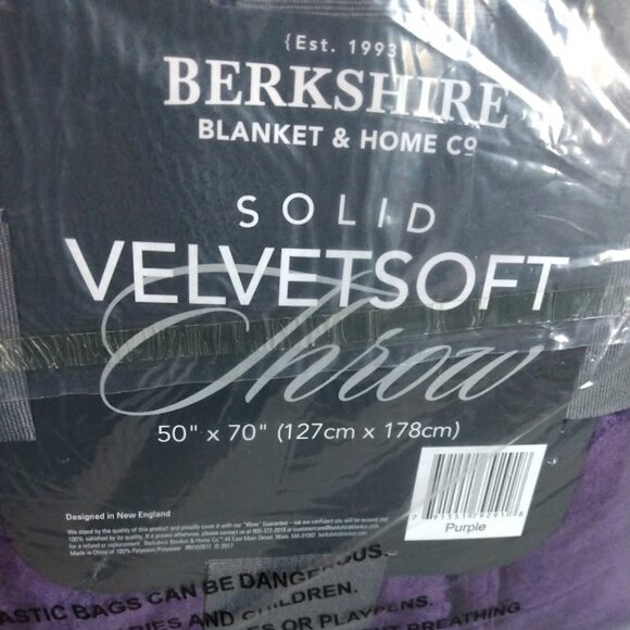 Berkshire Blanket & Home Oversized Throw 50" x 70" Dark Purple Velvet Soft NEW - Picture 4 of 6